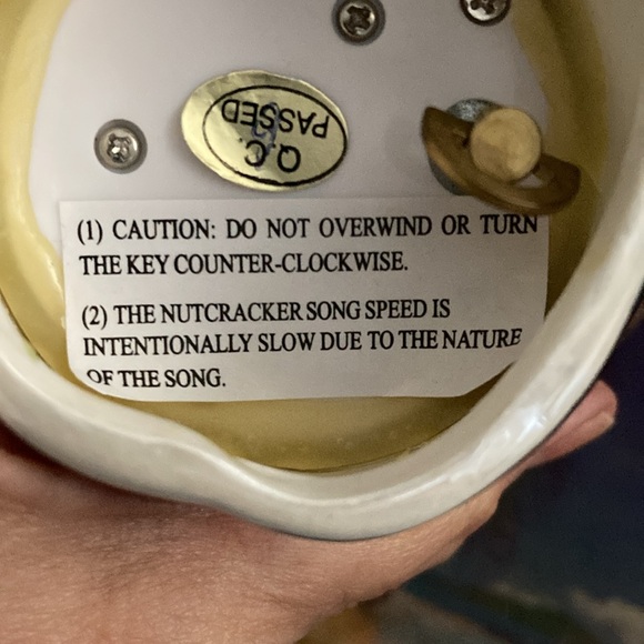 Vintage, 2008 animated Santa ornament music box. - Picture 8 of 9